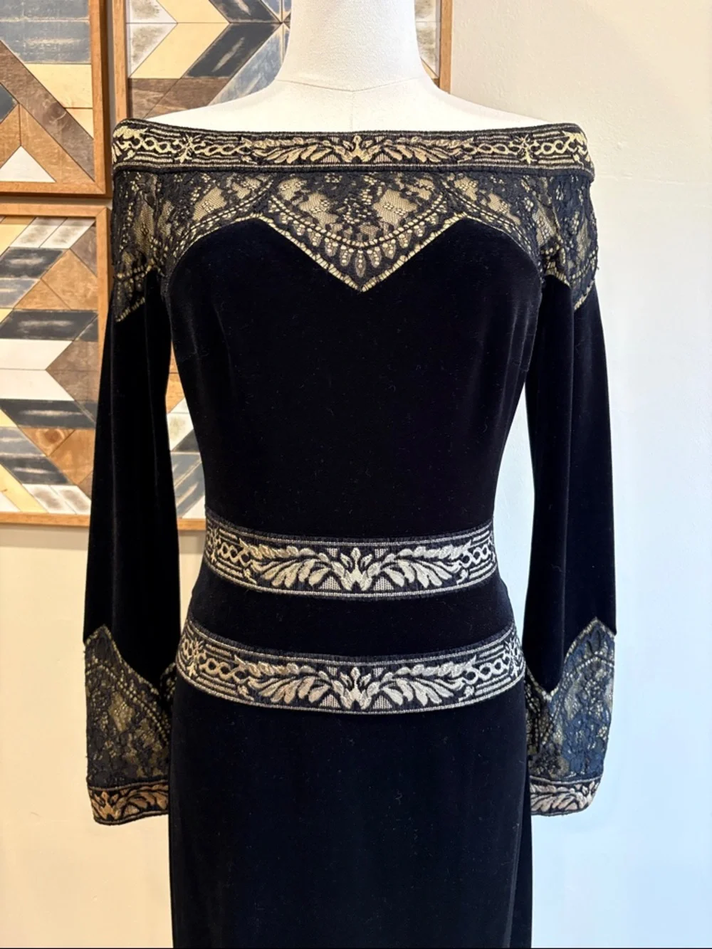 Tadashi Shoji Black Velvet Lace Long Sleeve Off-Shoulder Dress size 0 - Picture 2 of 12